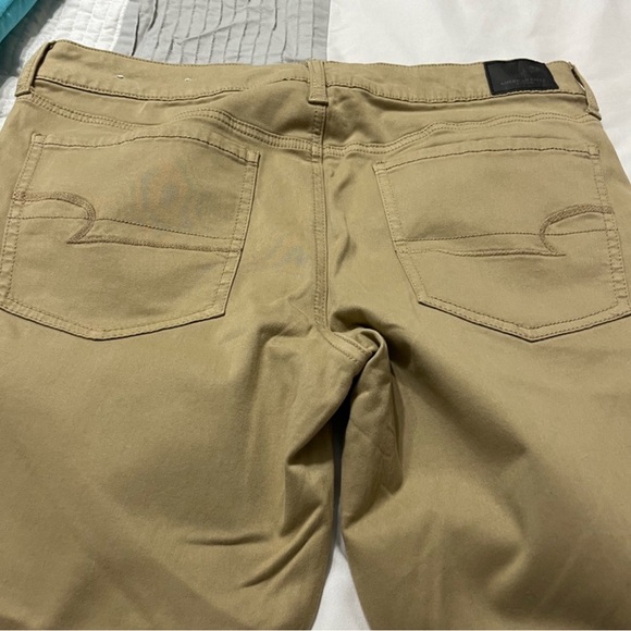 Like New American Eagle khaki pants size 14 short - Picture 2 of 5